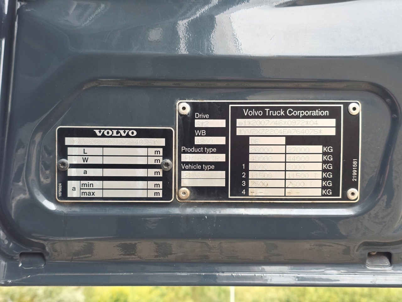 Truk dengan terpal samping Volvo FM 410 / Ladebordwand / Lenkachse: gambar 21