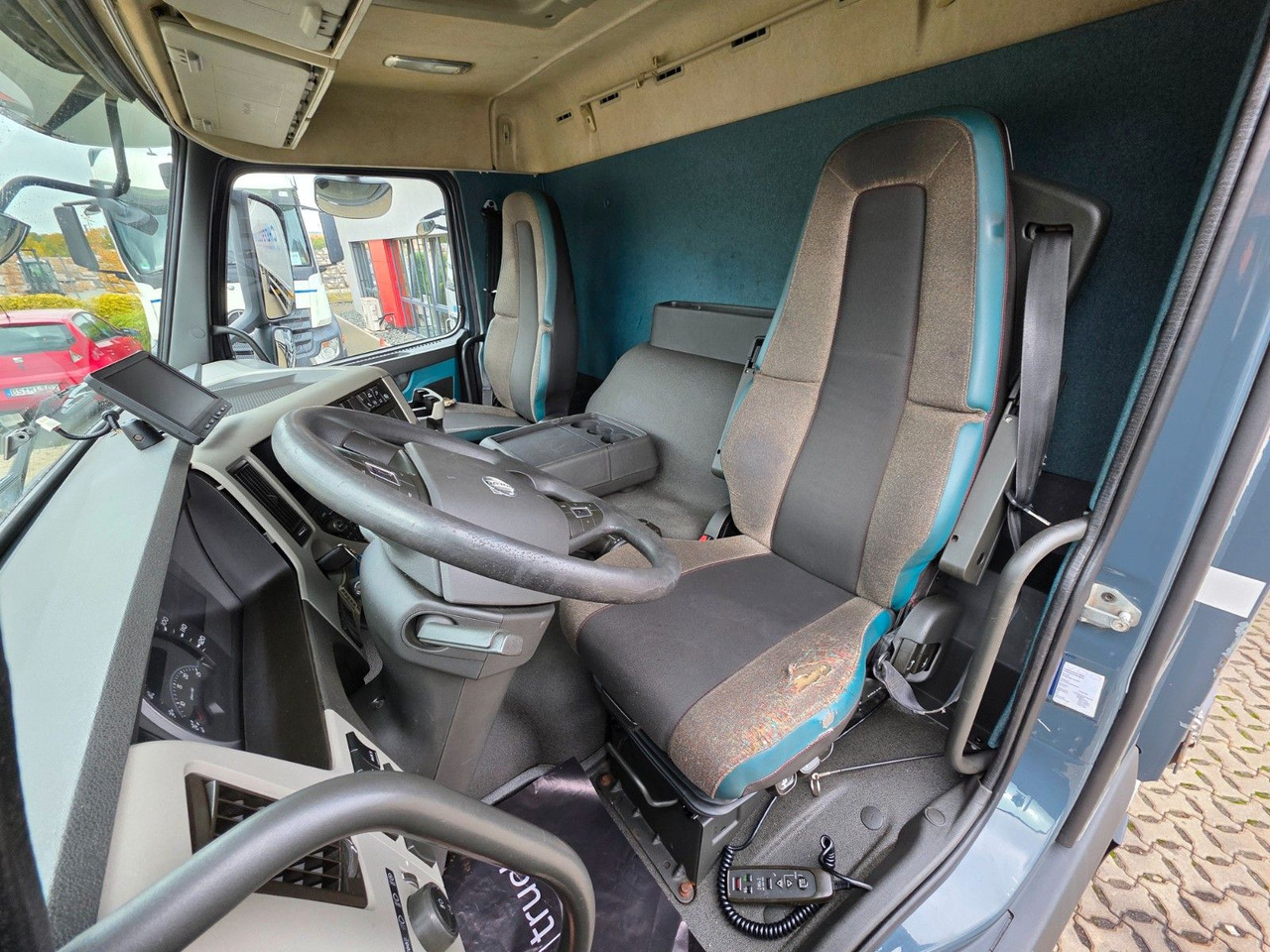 Truk dengan terpal samping Volvo FM 410 / Ladebordwand / Lenkachse: gambar 26