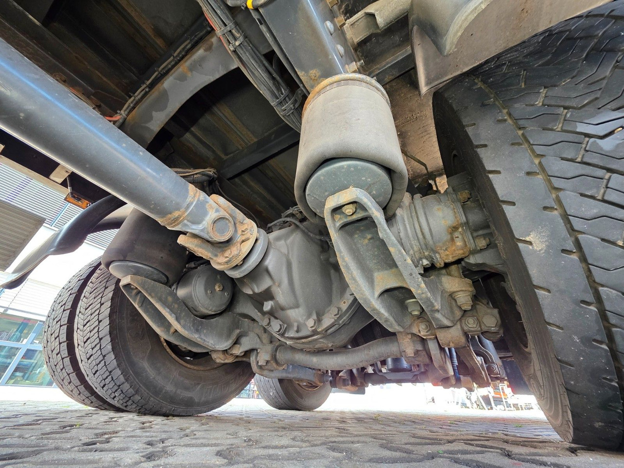 Truk dengan terpal samping Volvo FM 410 / Ladebordwand / Lenkachse: gambar 18