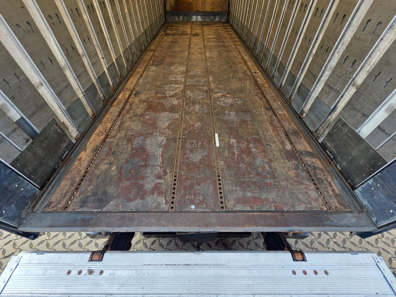 Truk dengan terpal samping Volvo FM 410 / Ladebordwand / Lenkachse: gambar 12