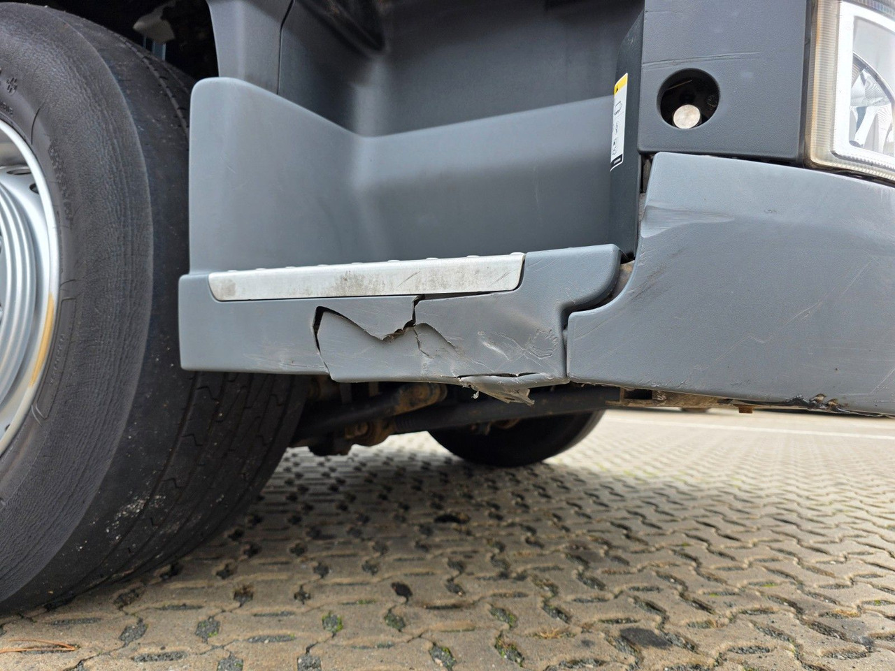 Truk dengan terpal samping Volvo FM 410 / Ladebordwand / Lenkachse: gambar 49