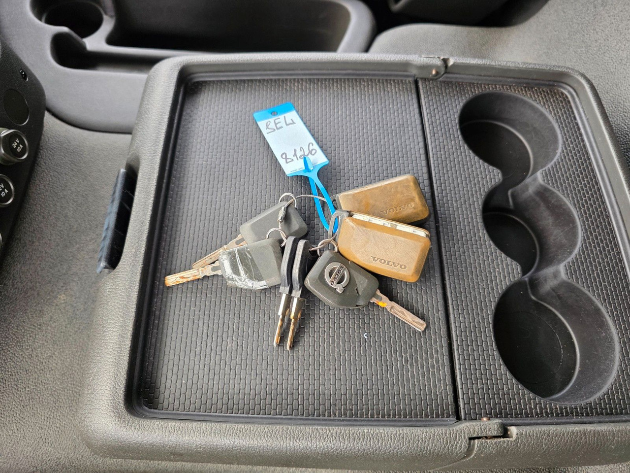 Truk dengan terpal samping Volvo FM 410 / Ladebordwand / Lenkachse: gambar 37