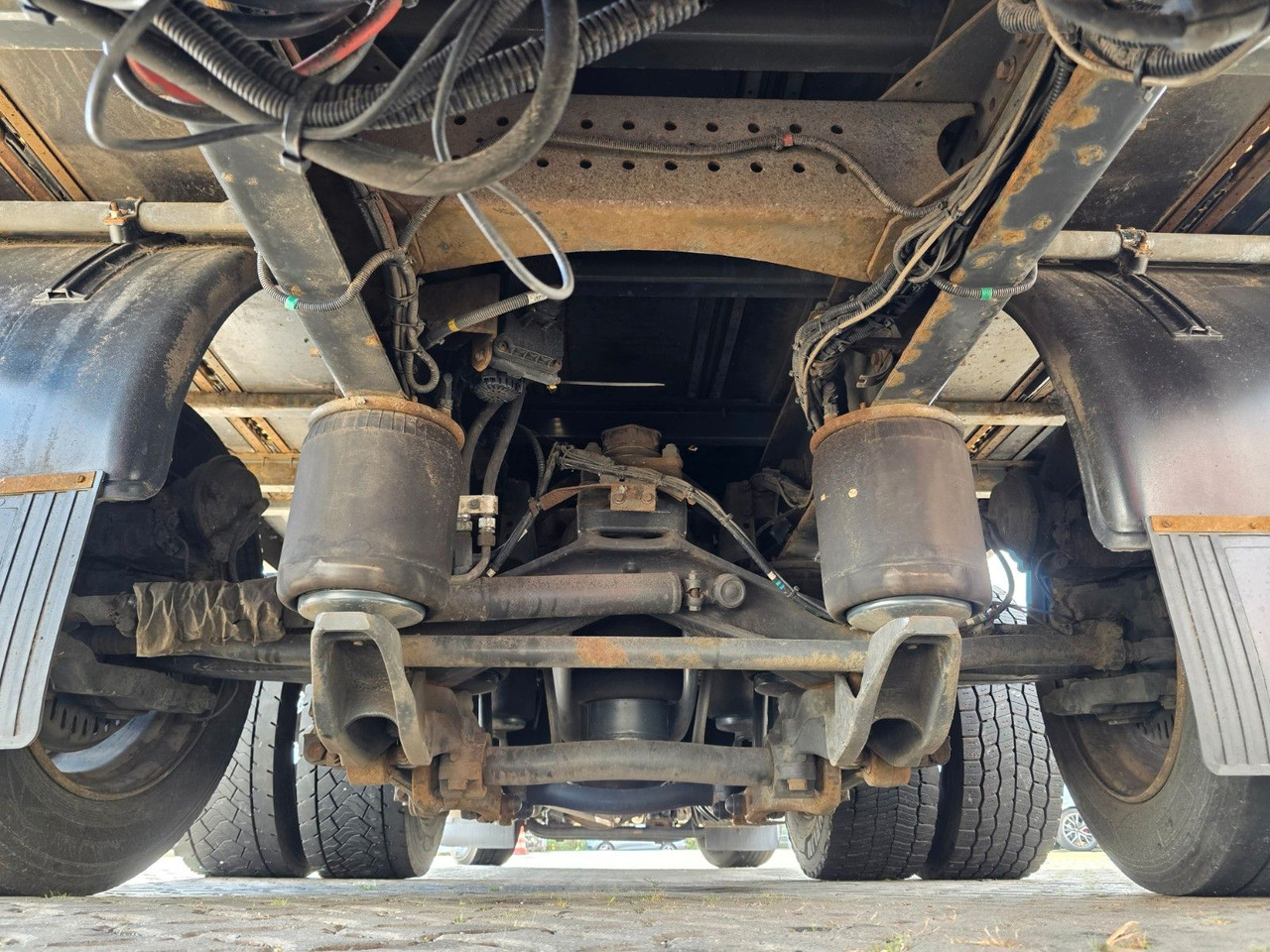 Truk dengan terpal samping Volvo FM 410 / Ladebordwand / Lenkachse: gambar 20