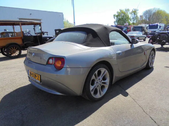 BMW Z4 ROADSTER 2.5 I - Mobil: gambar 4 BMW Z4 ROADSTER 2.5 I - Mobil: gambar 4