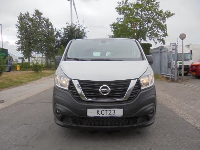 Nissan NV 300 - Bus: gambar 2 Nissan NV 300 - Bus: gambar 2