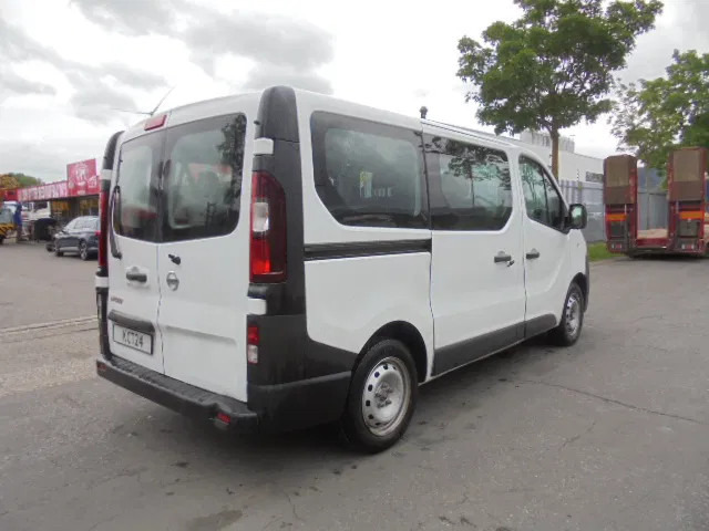 Nissan NV 300 - Bus: gambar 4 Nissan NV 300 - Bus: gambar 4