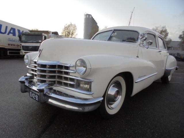 Cadillac Fleetwood sedan - Mobil sedan: gambar 1 Cadillac Fleetwood sedan - Mobil sedan: gambar 1