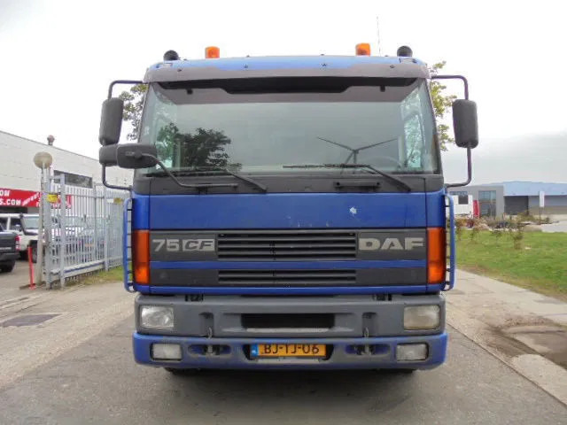 DAF 75.270 4X2 NL TRUCK - Truk derek: gambar 2 DAF 75.270 4X2 NL TRUCK - Truk derek: gambar 2