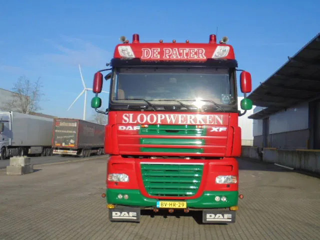 DAF XF 105 410 FAD 8X4 STEEL SUSPENSION - Hook lift: gambar 3 DAF XF 105 410 FAD 8X4 STEEL SUSPENSION - Hook lift: gambar 3