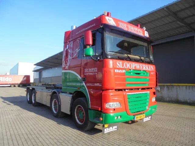 DAF XF 105 410 FAD 8X4 STEEL SUSPENSION - Hook lift: gambar 2 DAF XF 105 410 FAD 8X4 STEEL SUSPENSION - Hook lift: gambar 2