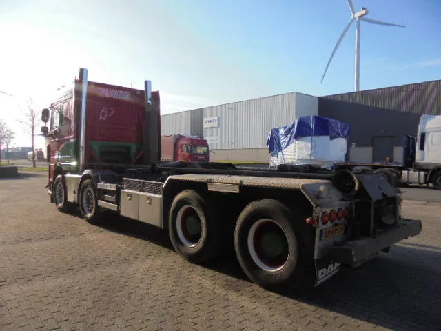 DAF XF 105 410 FAD 8X4 STEEL SUSPENSION - Hook lift: gambar 5 DAF XF 105 410 FAD 8X4 STEEL SUSPENSION - Hook lift: gambar 5