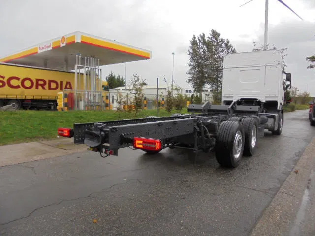DAF XF 480 6X2 MET FABRIEKS GARANTIE - Truk sasis: gambar 5 DAF XF 480 6X2 MET FABRIEKS GARANTIE - Truk sasis: gambar 5
