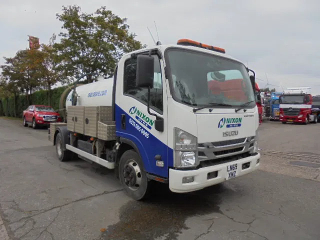 Isuzu N75.190 - Truk vakum: gambar 3 Isuzu N75.190 - Truk vakum: gambar 3