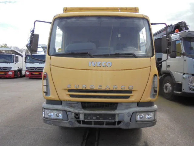 Iveco Eurocargo 75E15 - Truk box: gambar 4 Iveco Eurocargo 75E15 - Truk box: gambar 4