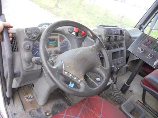 Truk tangki Iveco Stralis 270: gambar 10