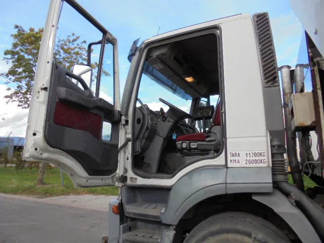 Truk tangki Iveco Stralis 270: gambar 11
