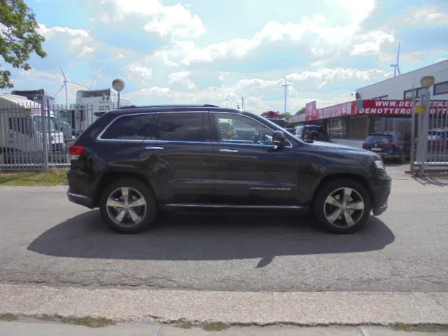 Jeep Grand Cherokee 4X4 SUMMIT EDITION 3.0 LTR V6 - Mobil SUV: gambar 4 Jeep Grand Cherokee 4X4 SUMMIT EDITION 3.0 LTR V6 - Mobil SUV: gambar 4