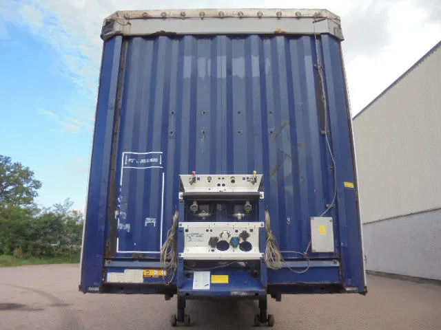 Krone SD NL KENTEKEN BPW TROMMEL ASSEN 35 IN STOCK - Semi-trailer dengan terpal samping: gambar 2 Krone SD NL KENTEKEN BPW TROMMEL ASSEN 35 IN STOCK - Semi-trailer dengan terpal samping: gambar 2