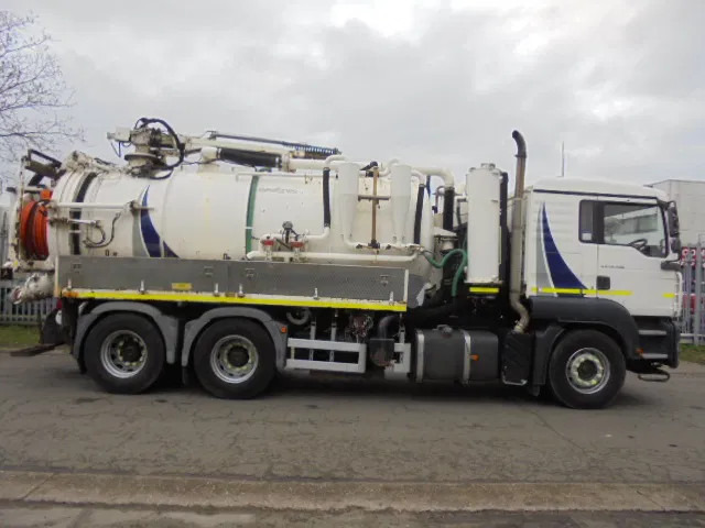 MAN TGA 26.400 6X4 Manual - Truk vakum: gambar 3 MAN TGA 26.400 6X4 Manual - Truk vakum: gambar 3