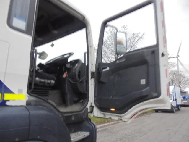 Leasing MAN TGA 26.400 6X4 Manual MAN TGA 26.400 6X4 Manual: gambar 12