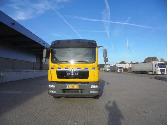 MAN TGM 12.250 NL TRUCK - Mobil derek: gambar 2 MAN TGM 12.250 NL TRUCK - Mobil derek: gambar 2