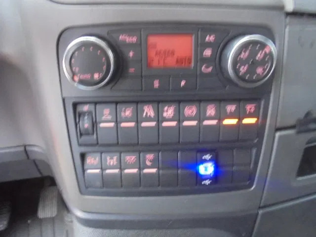 Truk pengangkut mobil MAN TGS 23.400 LL.U 6X2: gambar 15 Truk pengangkut mobil MAN TGS 23.400 LL.U 6X2: gambar 15