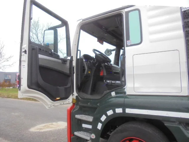 Truk pengangkut mobil MAN TGS 23.400 LL.U 6X2: gambar 8 Truk pengangkut mobil MAN TGS 23.400 LL.U 6X2: gambar 8