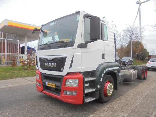 MAN TGS 23.400 LL.U 6X2 - Truk pengangkut mobil: gambar 1 MAN TGS 23.400 LL.U 6X2 - Truk pengangkut mobil: gambar 1