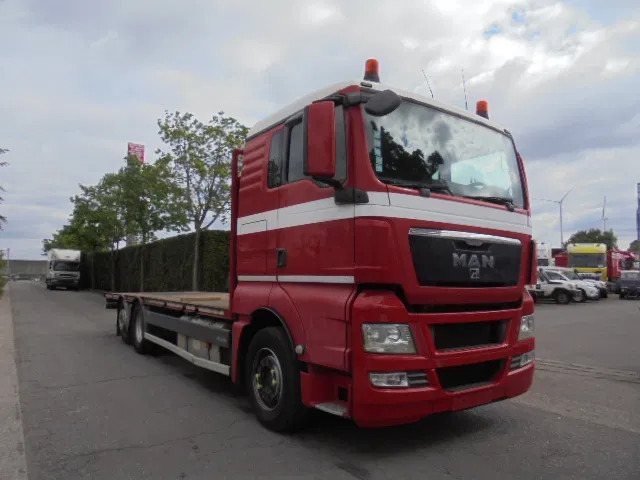MAN TGX 26.440 6X2 GESTUURDE AS - Truk flatbed: gambar 3 MAN TGX 26.440 6X2 GESTUURDE AS - Truk flatbed: gambar 3