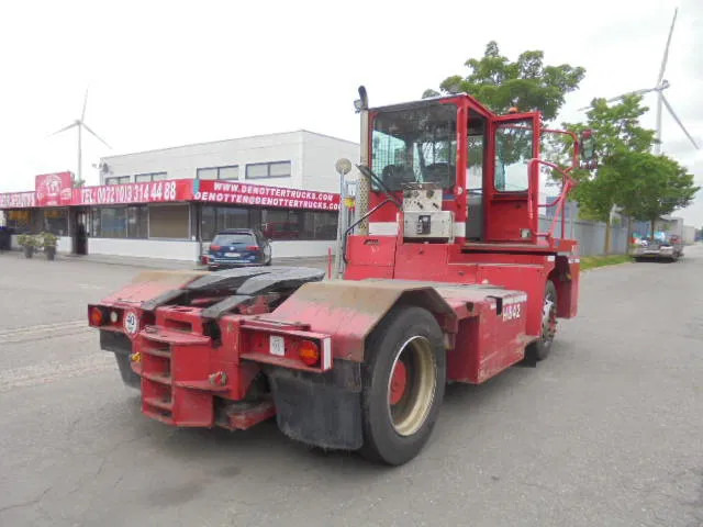 MOL YM 225/4X2 40 KM/H - Traktor terminal: gambar 5 MOL YM 225/4X2 40 KM/H - Traktor terminal: gambar 5