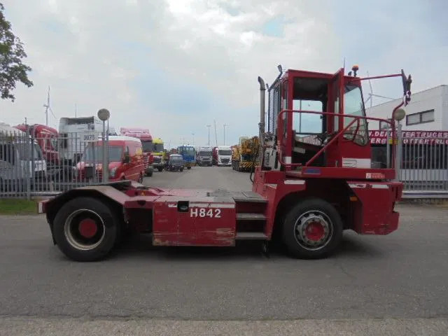 MOL YM 225/4X2 40 KM/H - Traktor terminal: gambar 4 MOL YM 225/4X2 40 KM/H - Traktor terminal: gambar 4