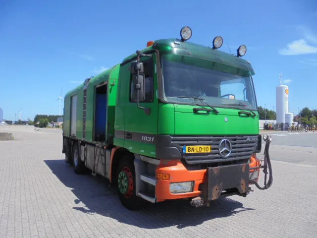 Mercedes-Benz Actros 1831 1831 Bitumensprayer - Truk tangki: gambar 3 Mercedes-Benz Actros 1831 1831 Bitumensprayer - Truk tangki: gambar 3