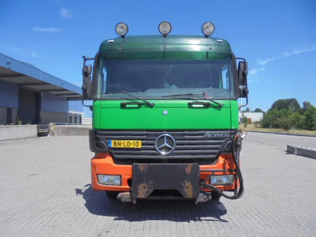 Mercedes-Benz Actros 1831 1831 Bitumensprayer - Truk tangki: gambar 2 Mercedes-Benz Actros 1831 1831 Bitumensprayer - Truk tangki: gambar 2