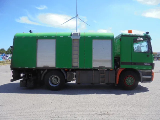 Mercedes-Benz Actros 1831 1831 Bitumensprayer - Truk tangki: gambar 4 Mercedes-Benz Actros 1831 1831 Bitumensprayer - Truk tangki: gambar 4