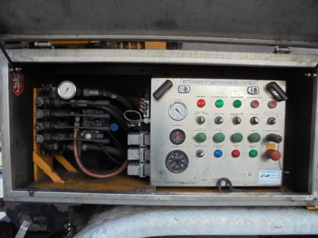 Truk vakum Mercedes-Benz Actros 2532 LENA ADR: gambar 7 Truk vakum Mercedes-Benz Actros 2532 LENA ADR: gambar 7