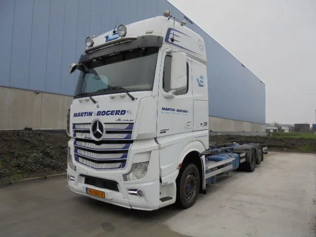 Mercedes-Benz Actros 2542 6X2 - Truk sasis: gambar 1 Mercedes-Benz Actros 2542 6X2 - Truk sasis: gambar 1