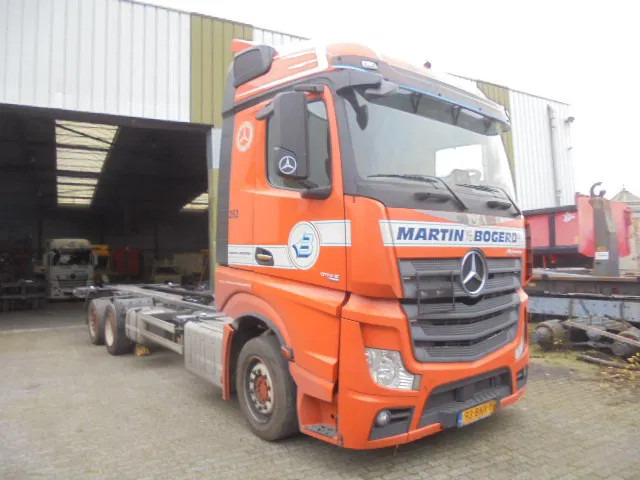 Mercedes-Benz Actros 2542 LS 6X2 ENGINE BROKE - Pengangkut kontainer/ Container truck: gambar 3 Mercedes-Benz Actros 2542 LS 6X2 ENGINE BROKE - Pengangkut kontainer/ Container truck: gambar 3