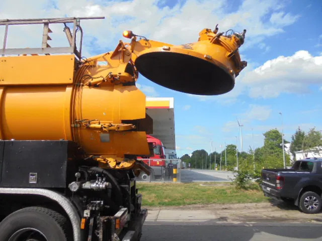 Mercedes-Benz Actros 4141K MEGA VAC - Truk vakum: gambar 5 Mercedes-Benz Actros 4141K MEGA VAC - Truk vakum: gambar 5