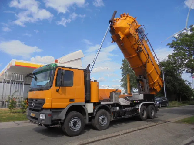 Mercedes-Benz Actros 4141K MEGA VAC - Truk vakum: gambar 1 Mercedes-Benz Actros 4141K MEGA VAC - Truk vakum: gambar 1