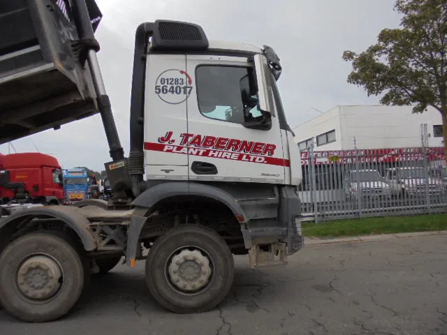 Mercedes-Benz Arocs 3240 K 8X4 - Truk jungkit: gambar 4 Mercedes-Benz Arocs 3240 K 8X4 - Truk jungkit: gambar 4