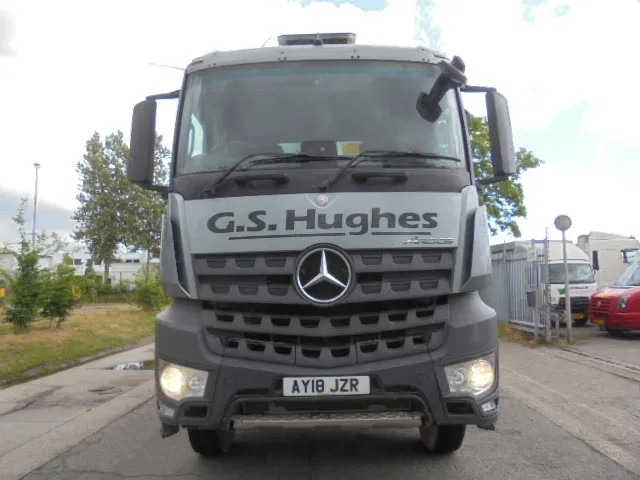 Mercedes-Benz Arocs 3340 8X4 - Truk jungkit: gambar 3 Mercedes-Benz Arocs 3340 8X4 - Truk jungkit: gambar 3