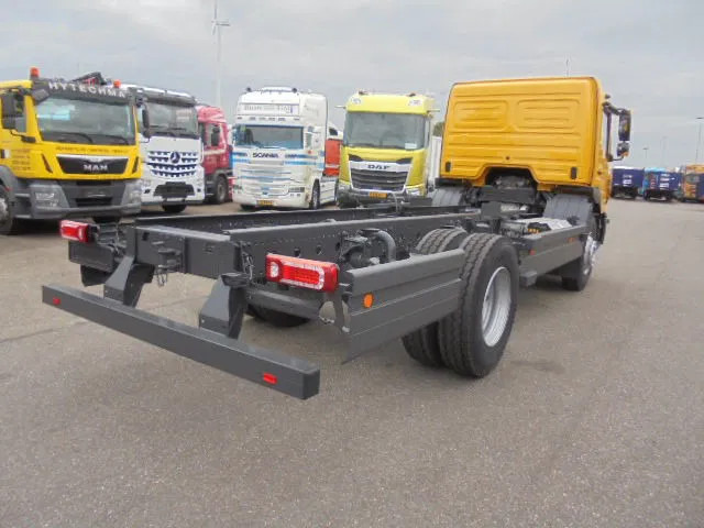 Mercedes-Benz Atego 1518 NEW DEMO MET FABRIEKS GARANTIE - Truk sasis: gambar 4 Mercedes-Benz Atego 1518 NEW DEMO MET FABRIEKS GARANTIE - Truk sasis: gambar 4