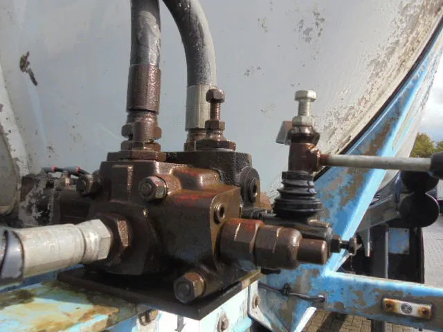 SPITZER BP SK 50 - Semi-trailer tangki: gambar 3 SPITZER BP SK 50 - Semi-trailer tangki: gambar 3