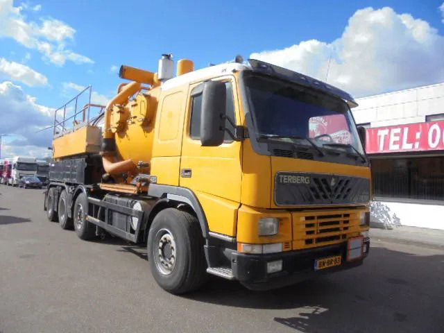 Terberg FM 1850 8X4 TRIPLE NL TRUCK - Truk vakum: gambar 4 Terberg FM 1850 8X4 TRIPLE NL TRUCK - Truk vakum: gambar 4