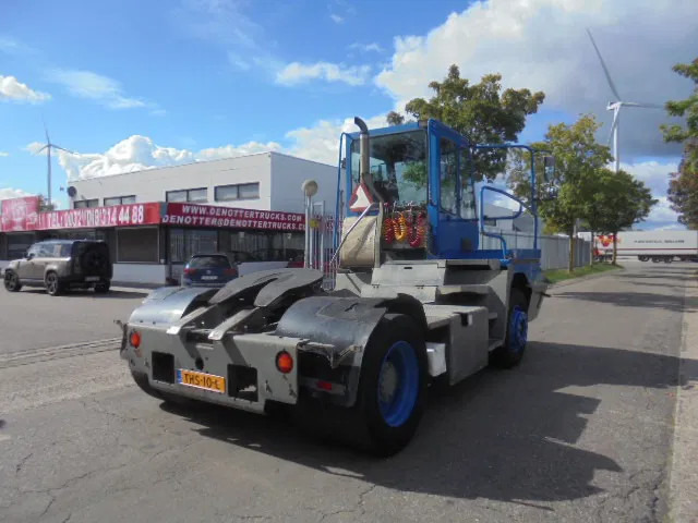 Terberg YT 182 NL KENTEKEN - Traktor terminal: gambar 4 Terberg YT 182 NL KENTEKEN - Traktor terminal: gambar 4