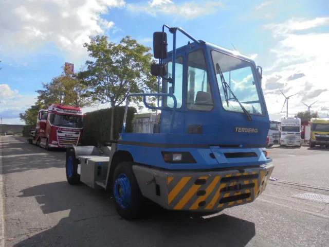 Terberg YT 182 NL KENTEKEN - Traktor terminal: gambar 3 Terberg YT 182 NL KENTEKEN - Traktor terminal: gambar 3