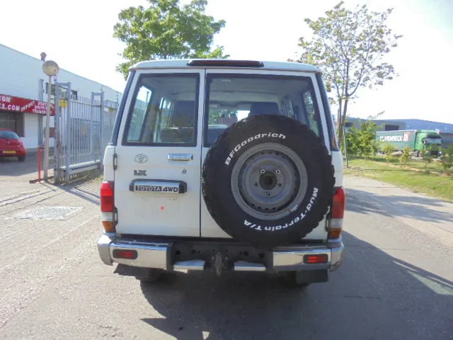 Toyota Land Cruiser HZJ76L 4X4 EXPORT OUTSIDE EU ONLY - Mobil: gambar 5 Toyota Land Cruiser HZJ76L 4X4 EXPORT OUTSIDE EU ONLY - Mobil: gambar 5