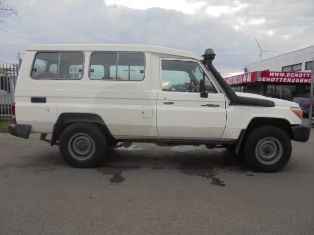 Toyota Land Cruiser HZJ78L 4WD EXPORT OUT EU ONLY - Mobil: gambar 4 Toyota Land Cruiser HZJ78L 4WD EXPORT OUT EU ONLY - Mobil: gambar 4