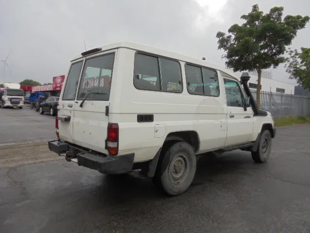 Toyota Land Cruiser HZJ78L 4X4 EXPORT OUTSIDE EU ONLY - Mobil: gambar 4 Toyota Land Cruiser HZJ78L 4X4 EXPORT OUTSIDE EU ONLY - Mobil: gambar 4