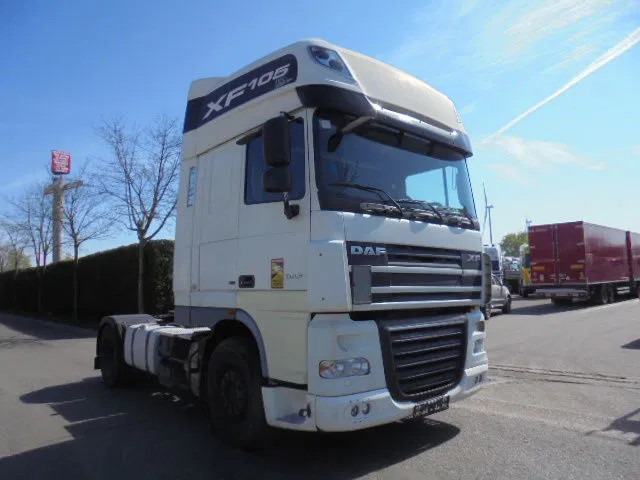DAF XF 105.460 SUPERSPACE - Tractor head: gambar 3 DAF XF 105.460 SUPERSPACE - Tractor head: gambar 3